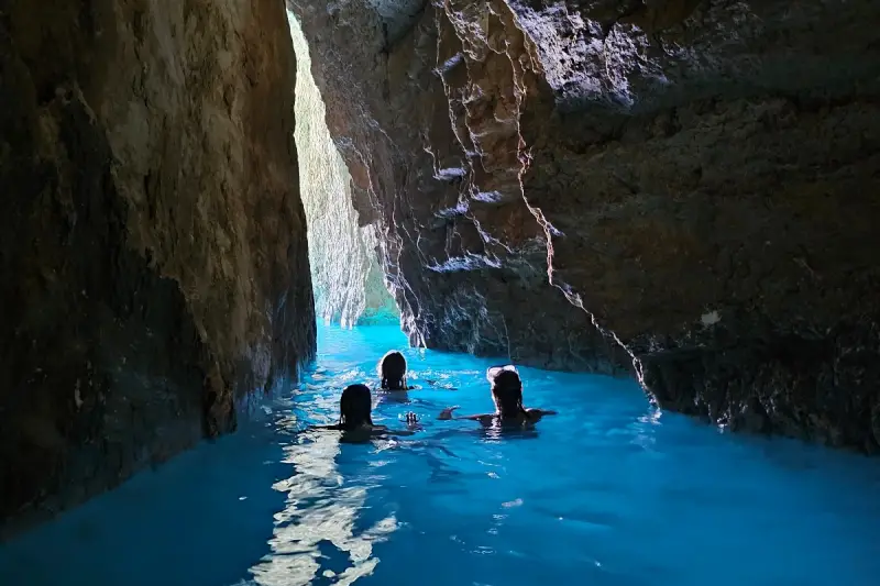 Eros Cave, Pisines e Faraglioni Mizithres