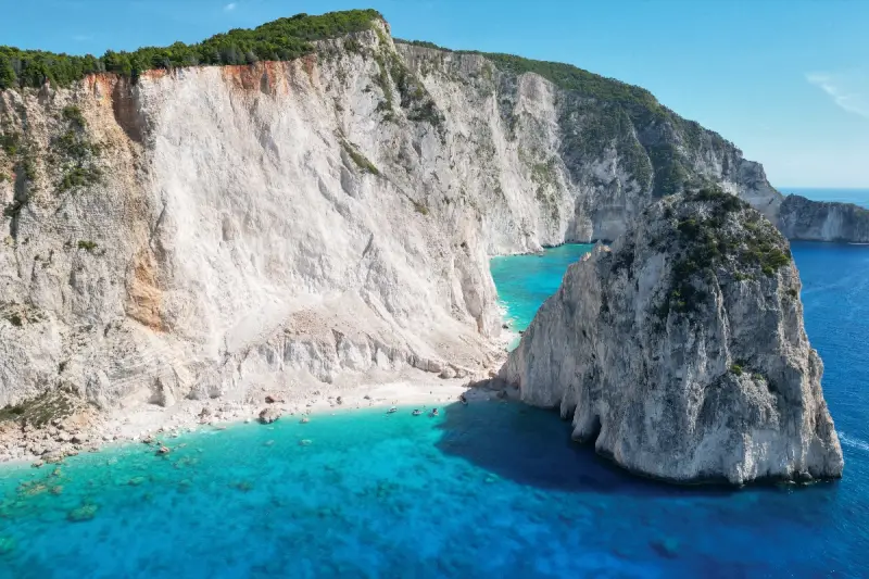 Eros Cave, Pisines e Faraglioni Mizithres