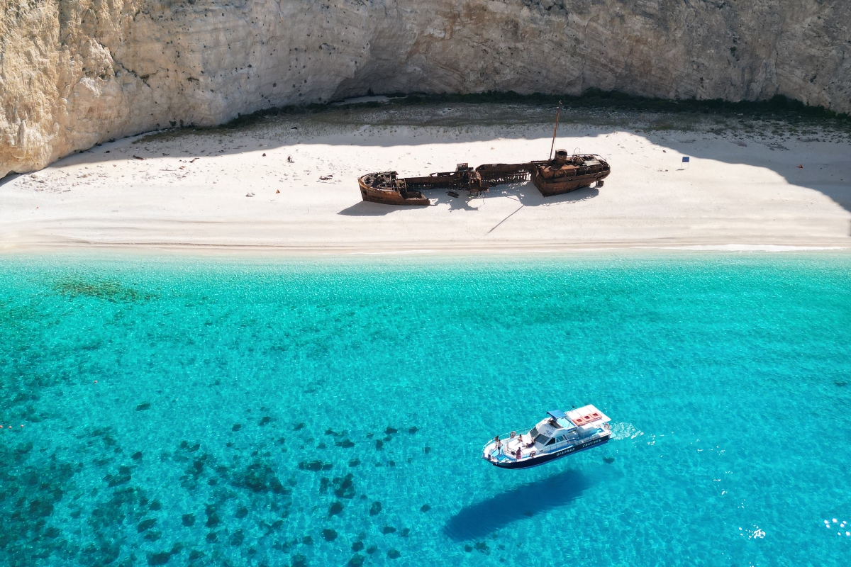 Spiaggia Del Relitto White Beach Grotte E Stenitis Italiani A Zante